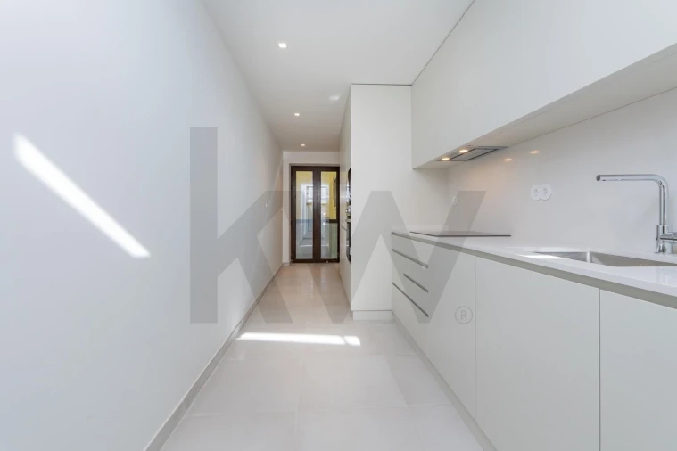 Apartamento T3 para Arrendamento em Avenidas Novas Foto 5