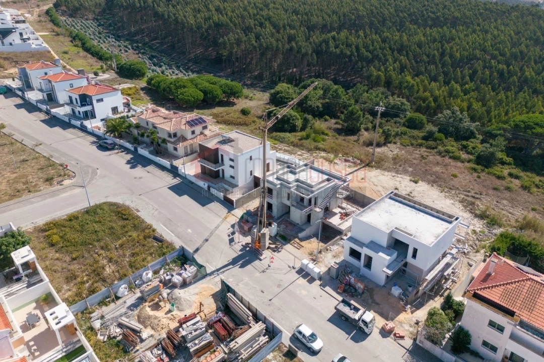 Moradia T4 para Venda em Atouguia da Baleia Foto 6