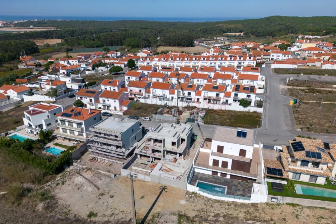 Moradia T4 para Venda em Atouguia da Baleia Foto 8