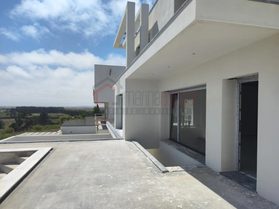 Moradia T4 para Venda em Atouguia da Baleia Foto 24