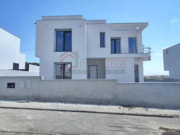 Moradia T4 para Venda em Atouguia da Baleia