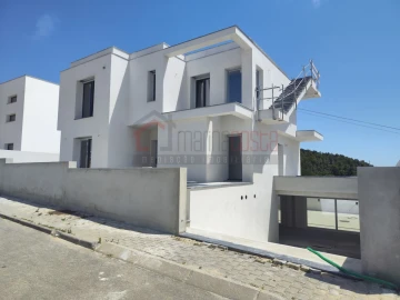 Moradia T4 para Venda em Atouguia da Baleia