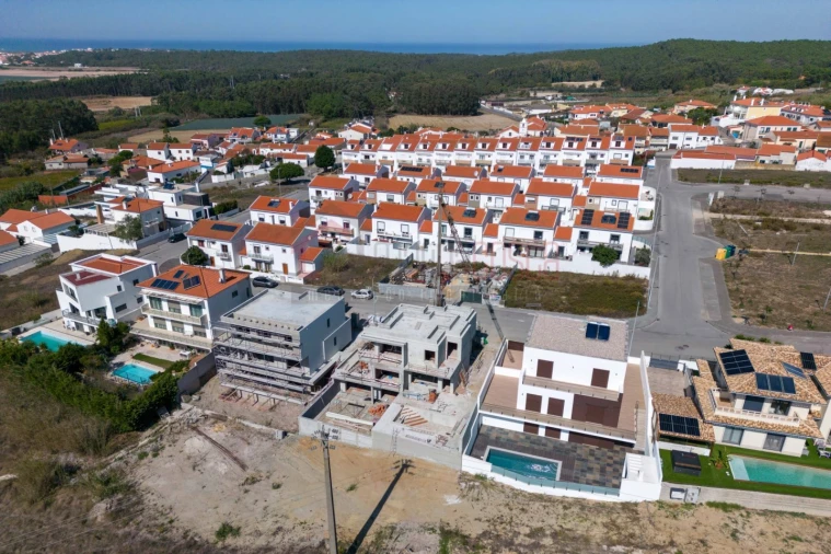 Moradia T4 para Venda em Atouguia da Baleia Foto 8