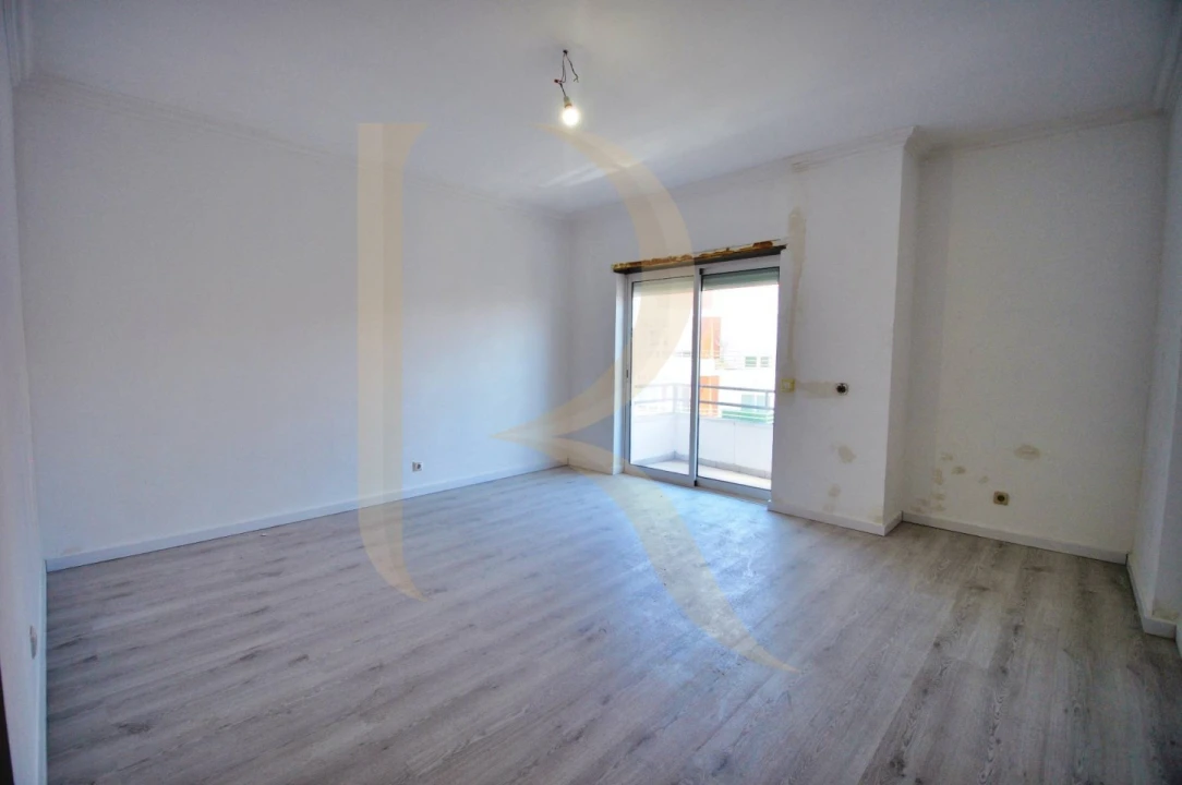 Apartamento T2 para Venda em Laranjeiro e Feijó Foto 2