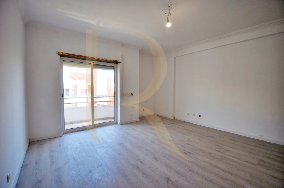 Apartamento T2 para Venda em Laranjeiro e Feijó Foto 7