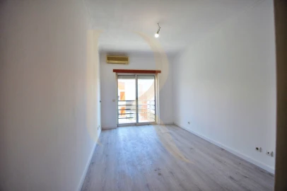 Apartamento T2 para Venda em Laranjeiro e Feijó