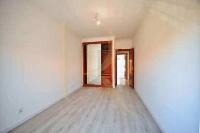 Apartamento T2 para Venda em Laranjeiro e Feijó