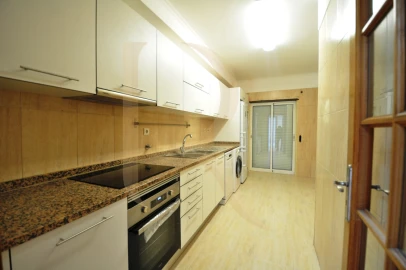 Apartamento T2 para Venda em Laranjeiro e Feijó