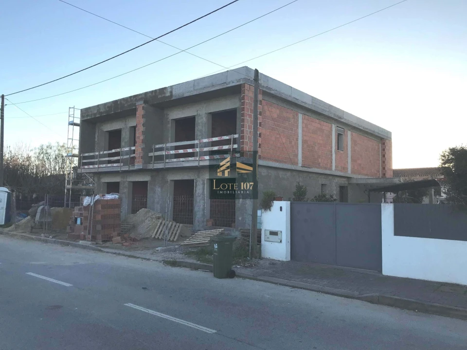Moradia T4 para Venda em Fernao Ferro Foto 2