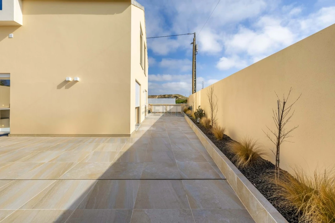 Moradia T2 para Venda em Atouguia da Baleia Foto 24