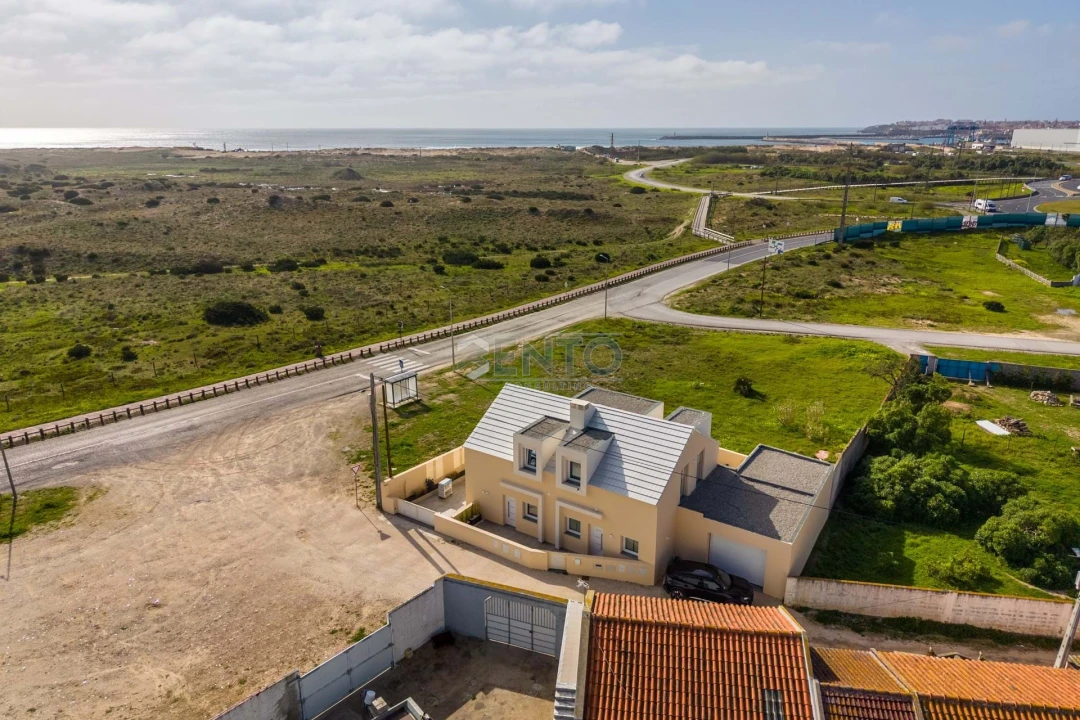 Moradia T2 para Venda em Atouguia da Baleia Foto 29