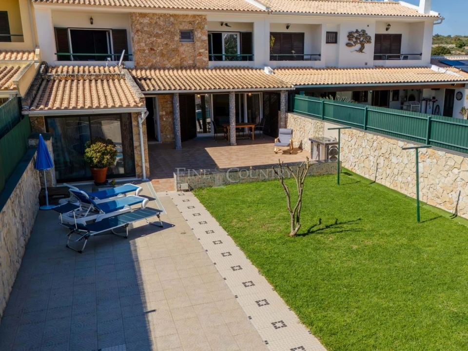 Moradia T4 para Venda em Albufeira e Olhos de Água Foto 1