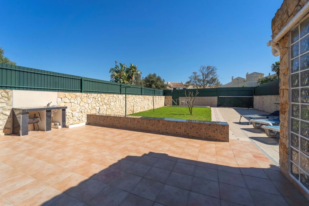 Moradia T4 para Venda em Albufeira e Olhos de Água Foto 4