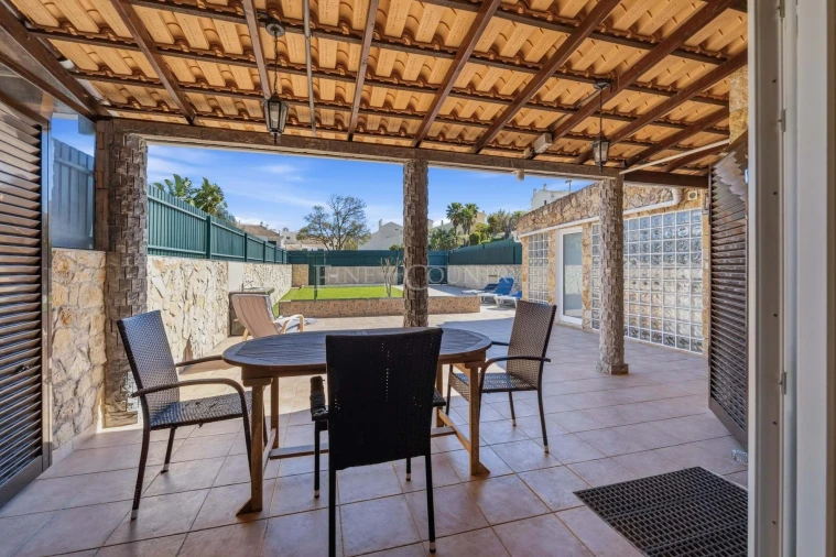 Moradia T4 para Venda em Albufeira e Olhos de Água Foto 6