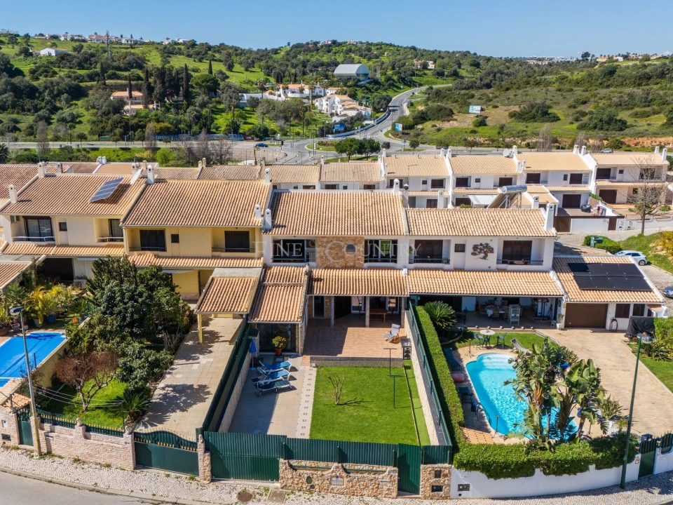 Moradia T4 para Venda em Albufeira e Olhos de Água Foto 2