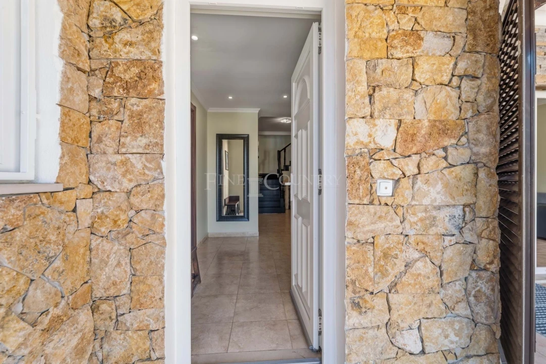 Moradia T4 para Venda em Albufeira e Olhos de Água Foto 9