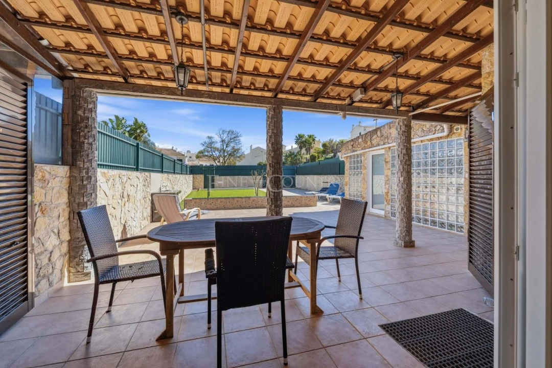 Moradia T4 para Venda em Albufeira e Olhos de Água Foto 6