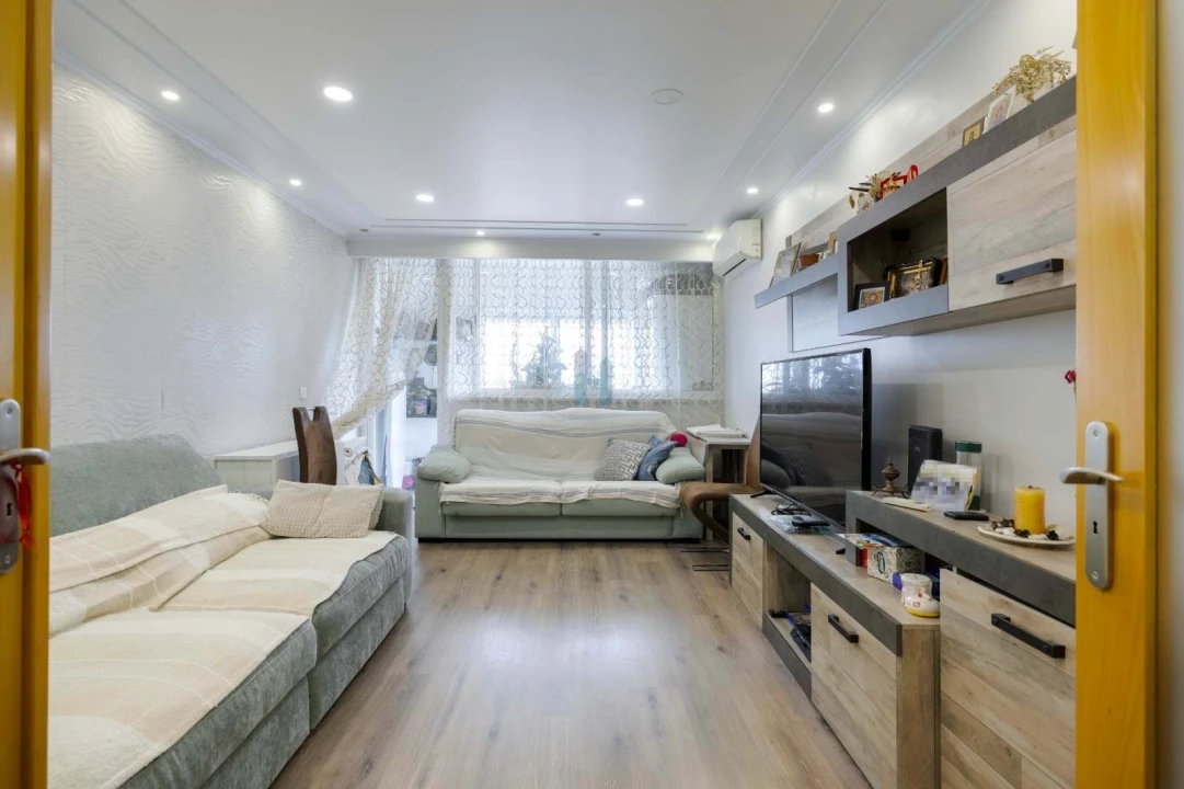 Apartamento T3 para Venda em Estômbar e Parchal Foto 2