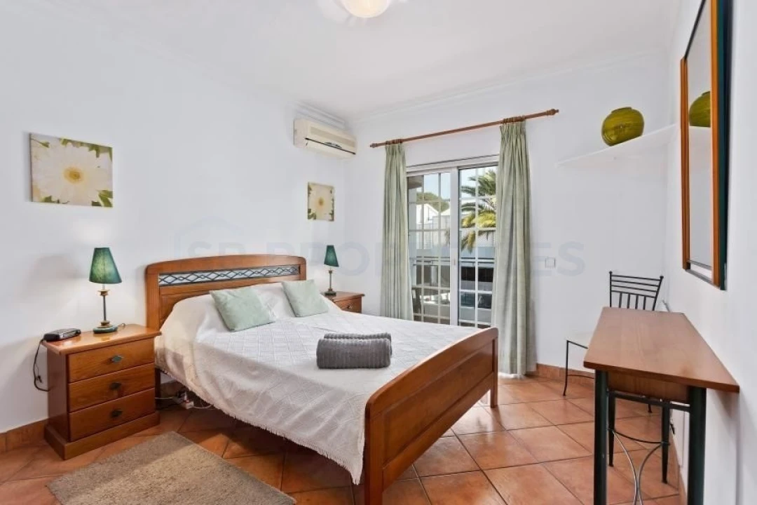 Apartamento T2 para Venda em Quarteira Foto 10