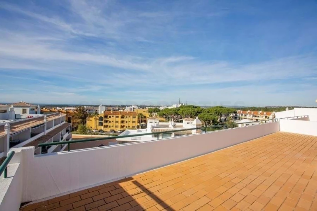 Apartamento T2 para Venda em Quarteira Foto 13