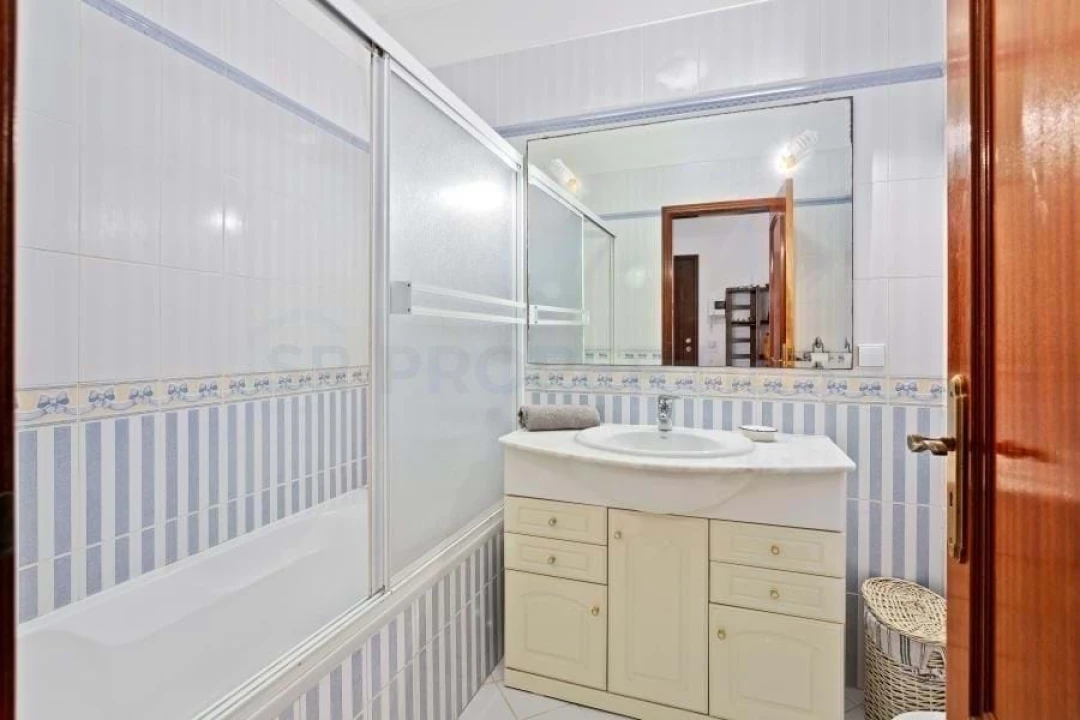 Apartamento T2 para Venda em Quarteira Foto 11