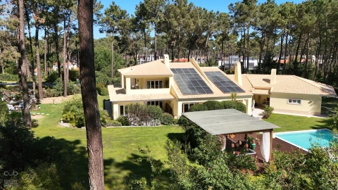 Moradia T5 para Venda em Charneca de Caparica e Sobreda