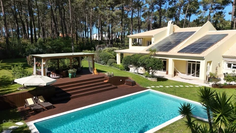 Moradia T5 para Venda em Charneca de Caparica e Sobreda