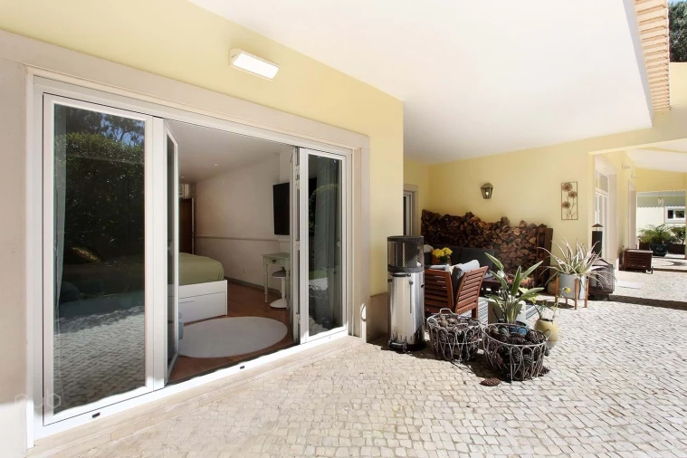 Moradia T5 para Venda em Charneca de Caparica e Sobreda Foto 12