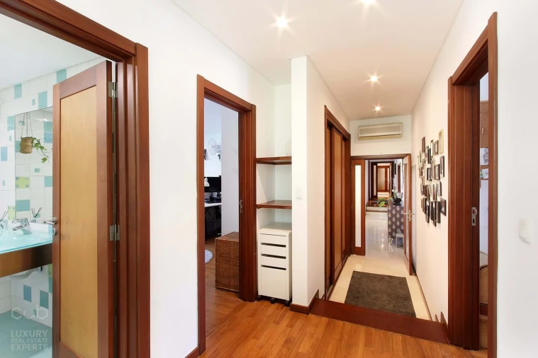 Moradia T5 para Venda em Charneca de Caparica e Sobreda Foto 5