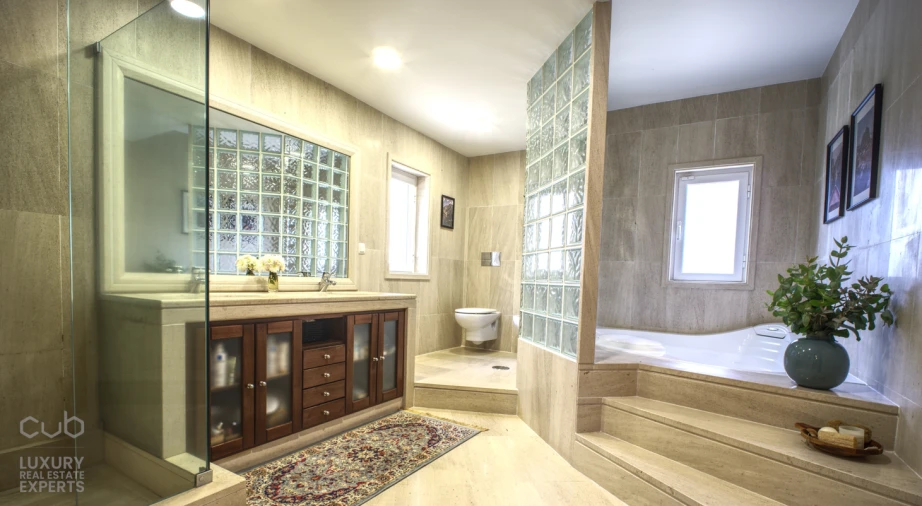 Moradia T5 para Venda em Charneca de Caparica e Sobreda Foto 16