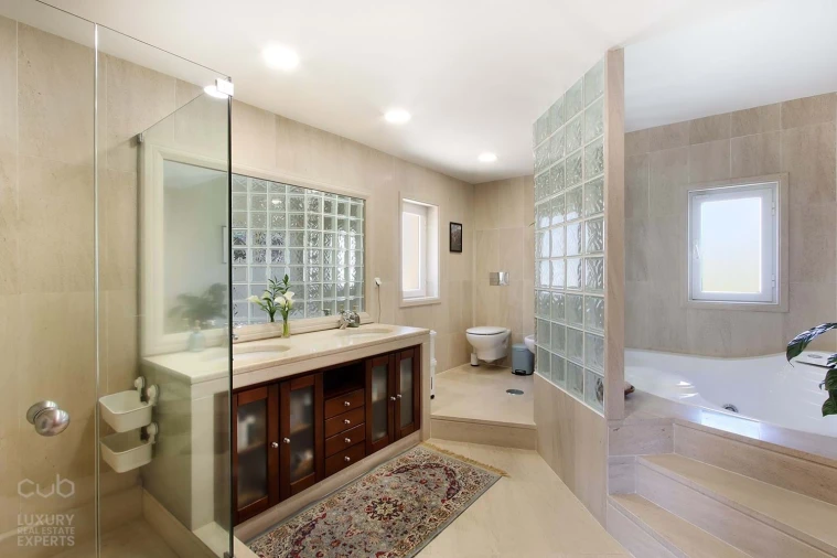 Moradia T5 para Venda em Charneca de Caparica e Sobreda Foto 36