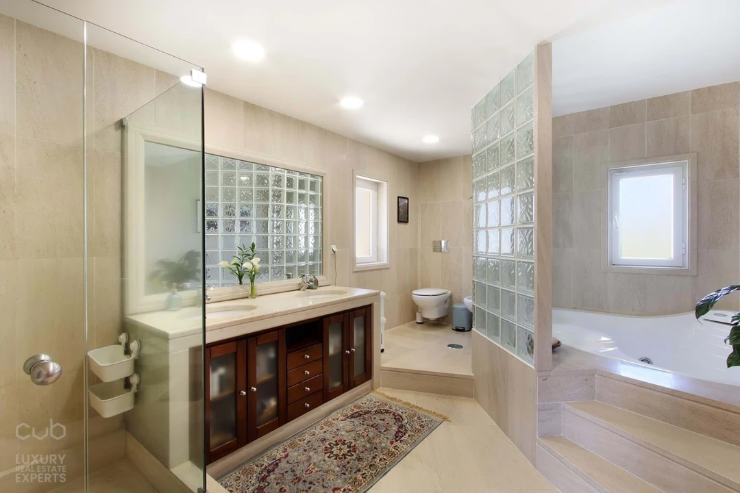 Moradia T5 para Venda em Charneca de Caparica e Sobreda Foto 36