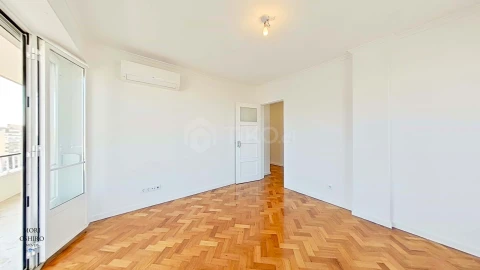 Apartamento T3 para Venda em Alvalade