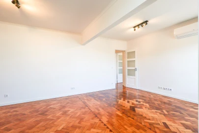 Apartamento T3 para Venda em Alvalade