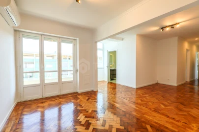 Apartamento T3 para Venda em Alvalade