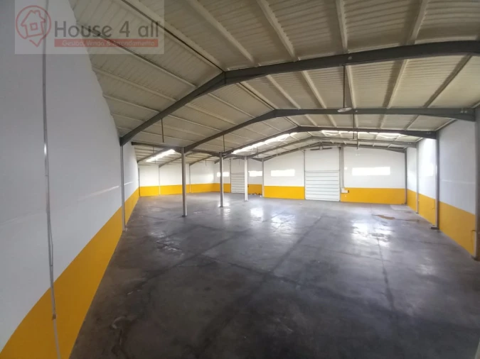 Armazém para Arrendamento em Carregado e Cadafais Foto 2