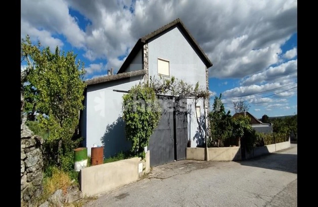 Moradia T2 para Venda em Pega Foto 1