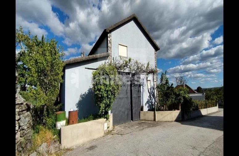 Moradia T2 para Venda em Pega Foto 1