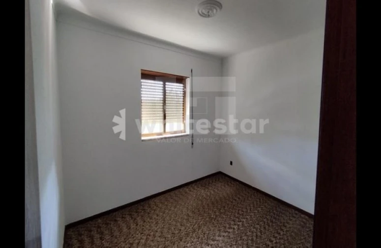 Moradia T2 para Venda em Pega Foto 3