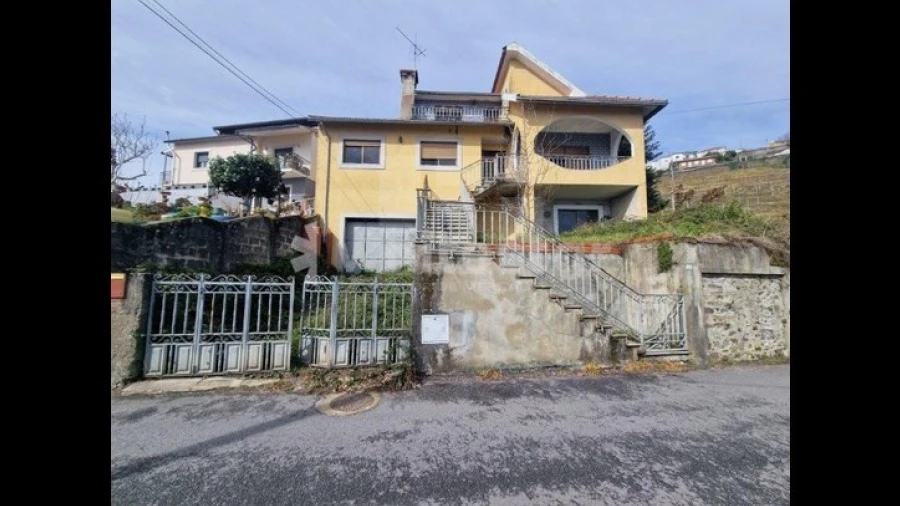 Moradia T4 para Venda em Loureiro