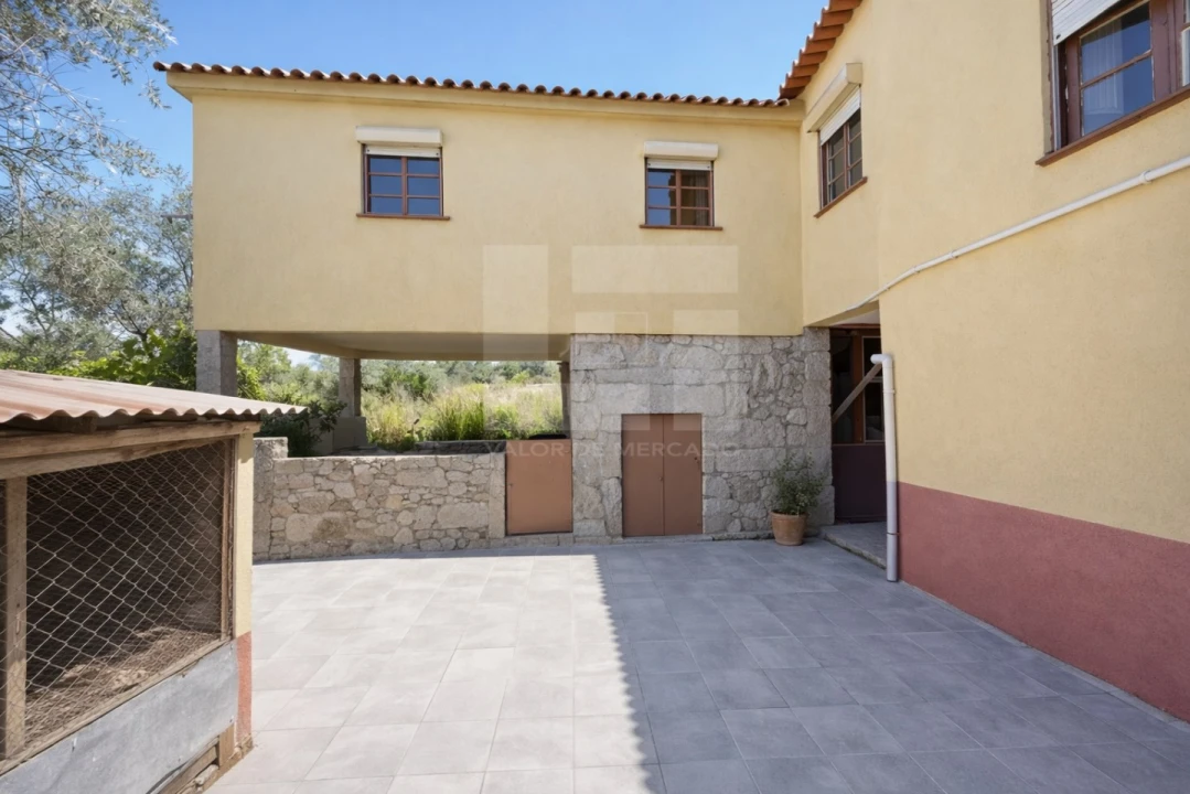 Moradia T4 para Venda em Vila Nova de Tazem Foto 1