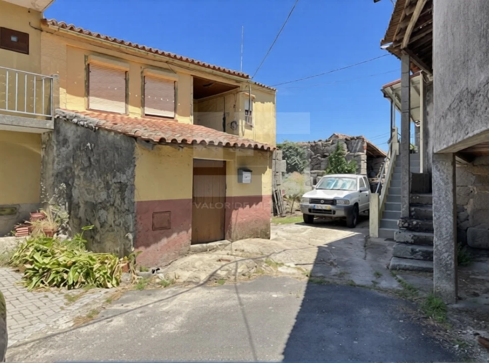 Moradia T4 para Venda em Vila Nova de Tazem Foto 2