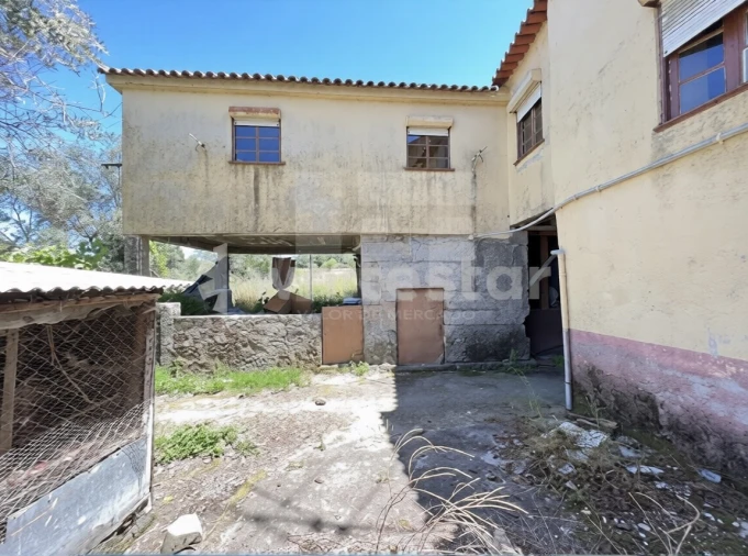 Moradia T4 para Venda em Vila Nova de Tazem Foto 3