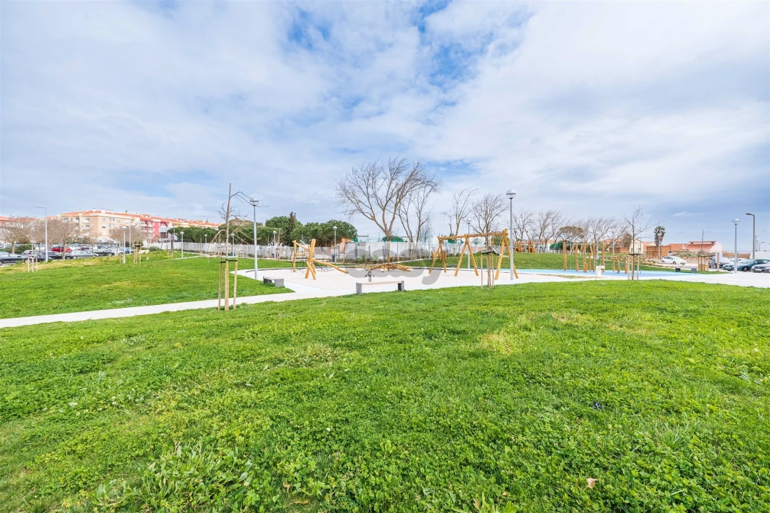 Apartamento T2 para Venda em São Domingos de Rana Foto 2