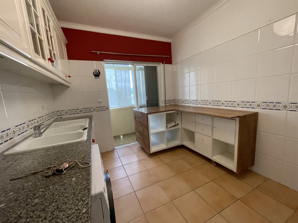 Apartamento T3 para Venda em Quelfes Foto 3
