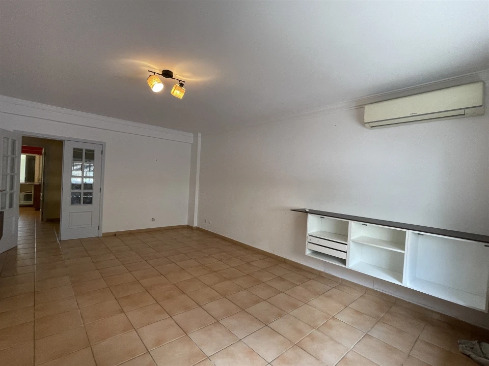Apartamento T3 para Venda em Quelfes Foto 5