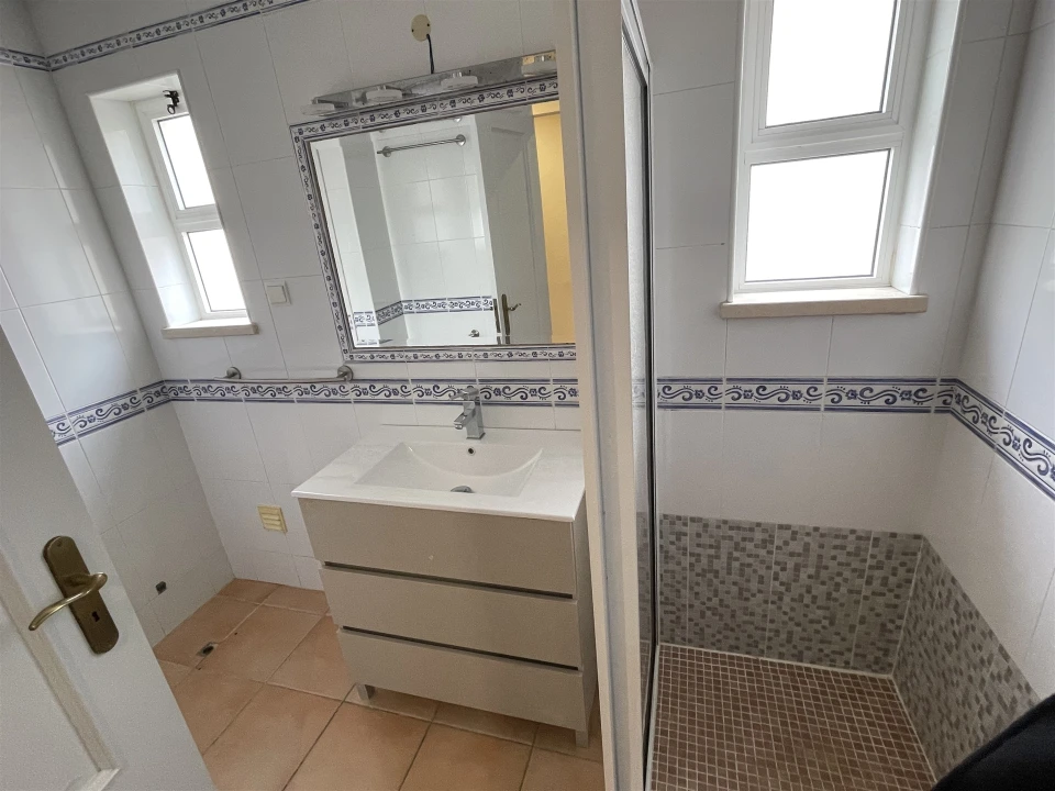 Apartamento T3 para Venda em Quelfes Foto 13