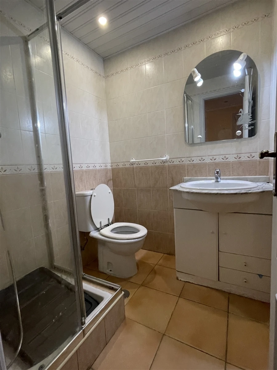 Apartamento T3 para Venda em Quelfes Foto 16