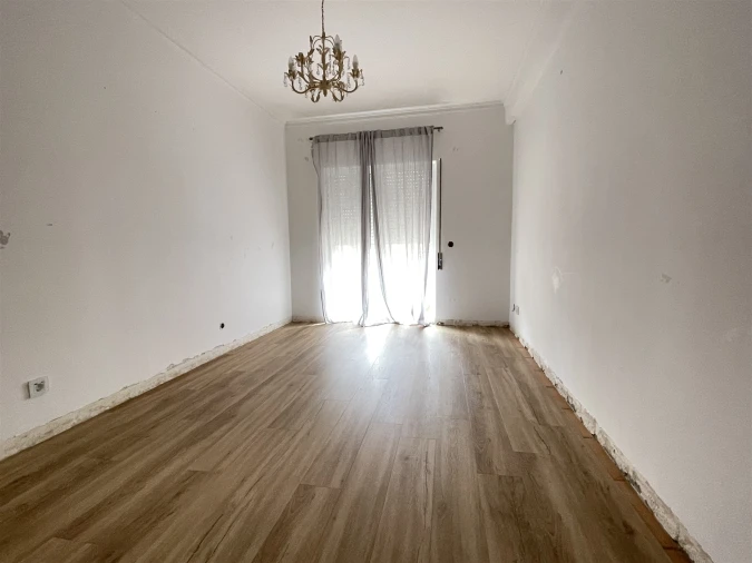Apartamento T3 para Venda em Quelfes Foto 10