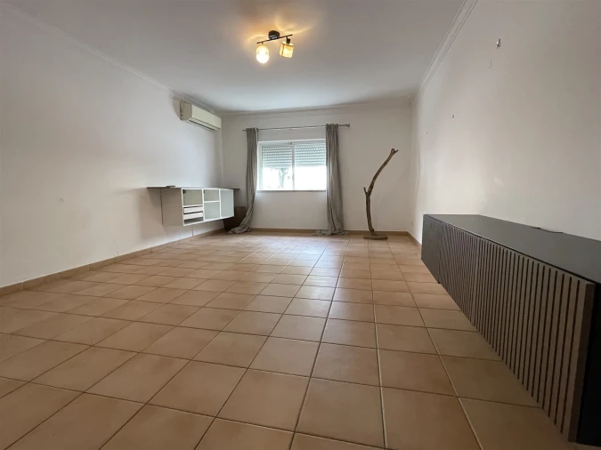 Apartamento T3 para Venda em Quelfes Foto 4